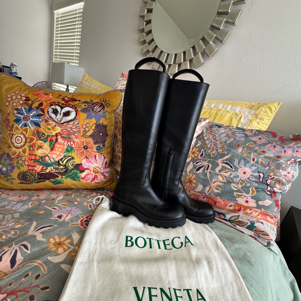Bottega Veneta Strut Leather Knee High Boots in Black